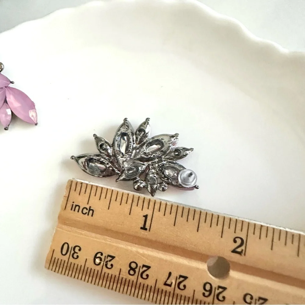2/$30🌵 Light Pink Rhinestone Leaf Crescent Cluster Earrings Vintage Style NEW